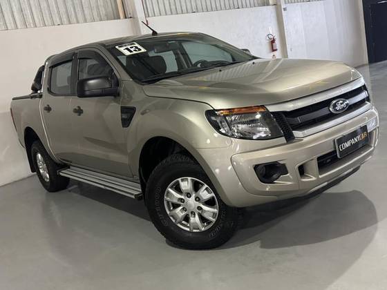 FORD RANGER 3.2 XLS 4X4 CD 20V DIESEL 4P AUTOMÁTICO